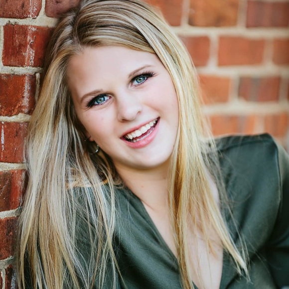 Meet your Posher, Hannah - Picture 1 of 1